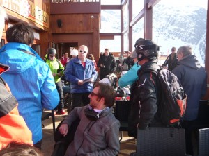 Effervescence le mardi matin sur la terrasse du Flocon aux Eucherts.