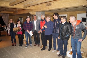 Les vainqueurs du Grand Prix, Sylvie et Didier Leclercq, félicités par Aurélie Crouvisier (Olympic Sport), Jean-Marc Silva (France Montagnes), Simon Atkinson (ESF), Jérémy Silva (Office de Tourisme), Jean-Claude Fraissard (maire de La Rosière) et Jean Régaldo (DSR)