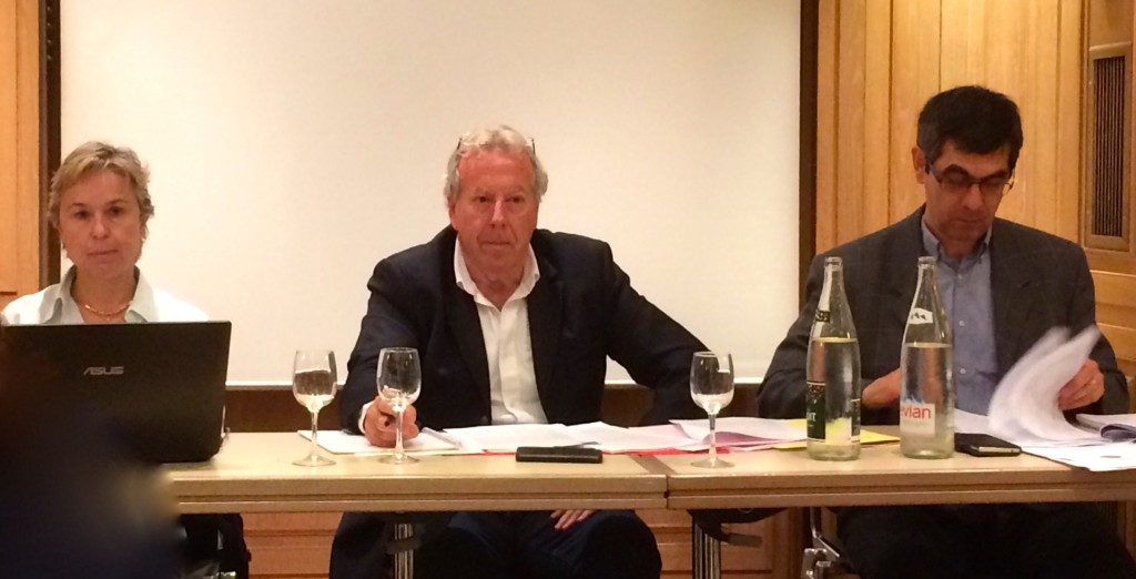 Le président du Conseil syndical, Jean-Claude Virfeu, entouré de Pierre Buhet et du syndic, Sandra Rey