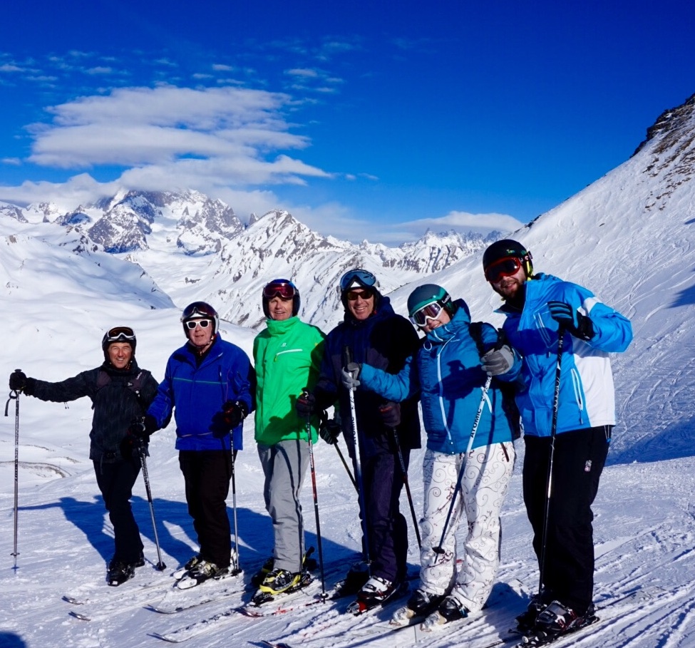 Au sommet du télésiège Piccolo San Bernardo Express, un cadre somptueux face au Mont-Blanc.