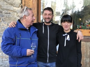 Le président de l’ACCB avec Viorella et Gianni, deux des maîtres des lieux.