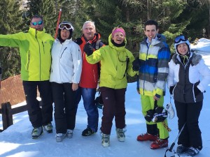Des rallymen heureux à leur arrivée à Maison Blanches...