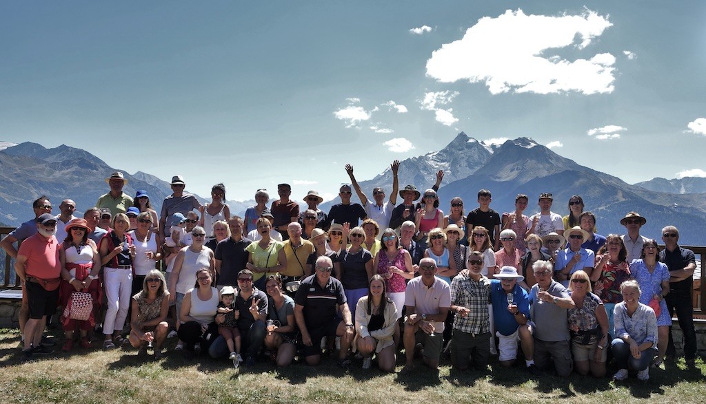 Face au glacier du Mont-Pourri et à l’Aiguille Rouge, quelque 70 propriétaires et leurs amis étaient rassemblés en ce mardi 16 août.
